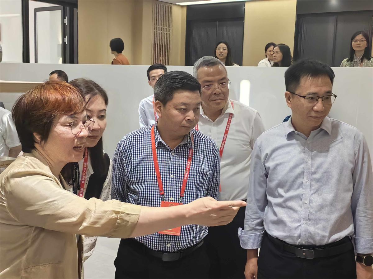 福建省人大代表团（福州团）一行莅临歌航电子调研指导